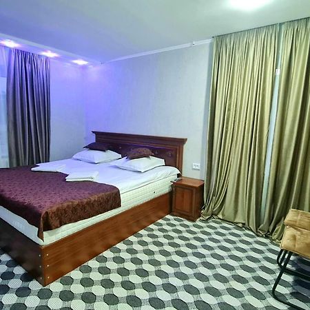 Status House Hotel Fargʻona Buitenkant foto