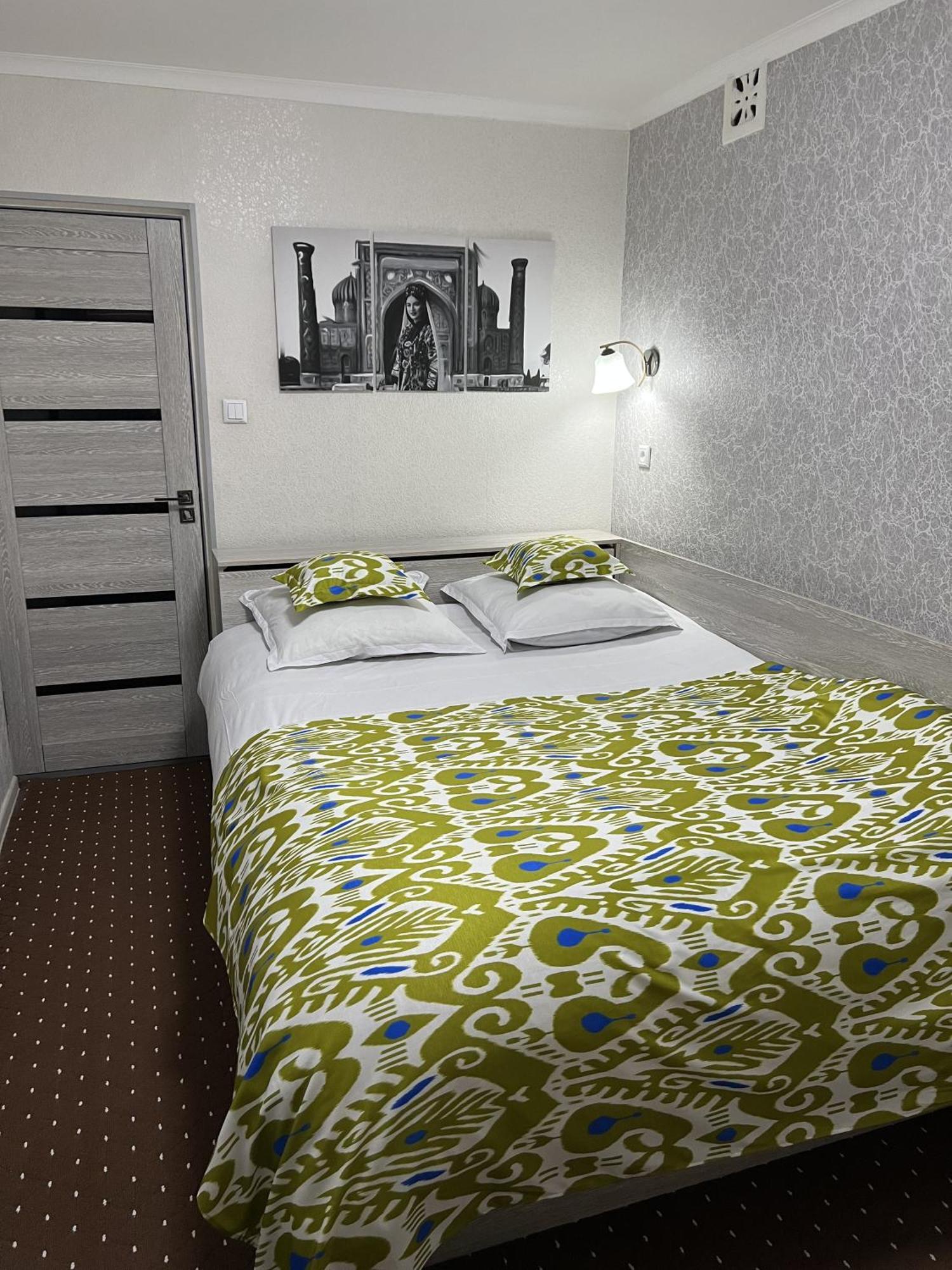 Status House Hotel Fargʻona Buitenkant foto