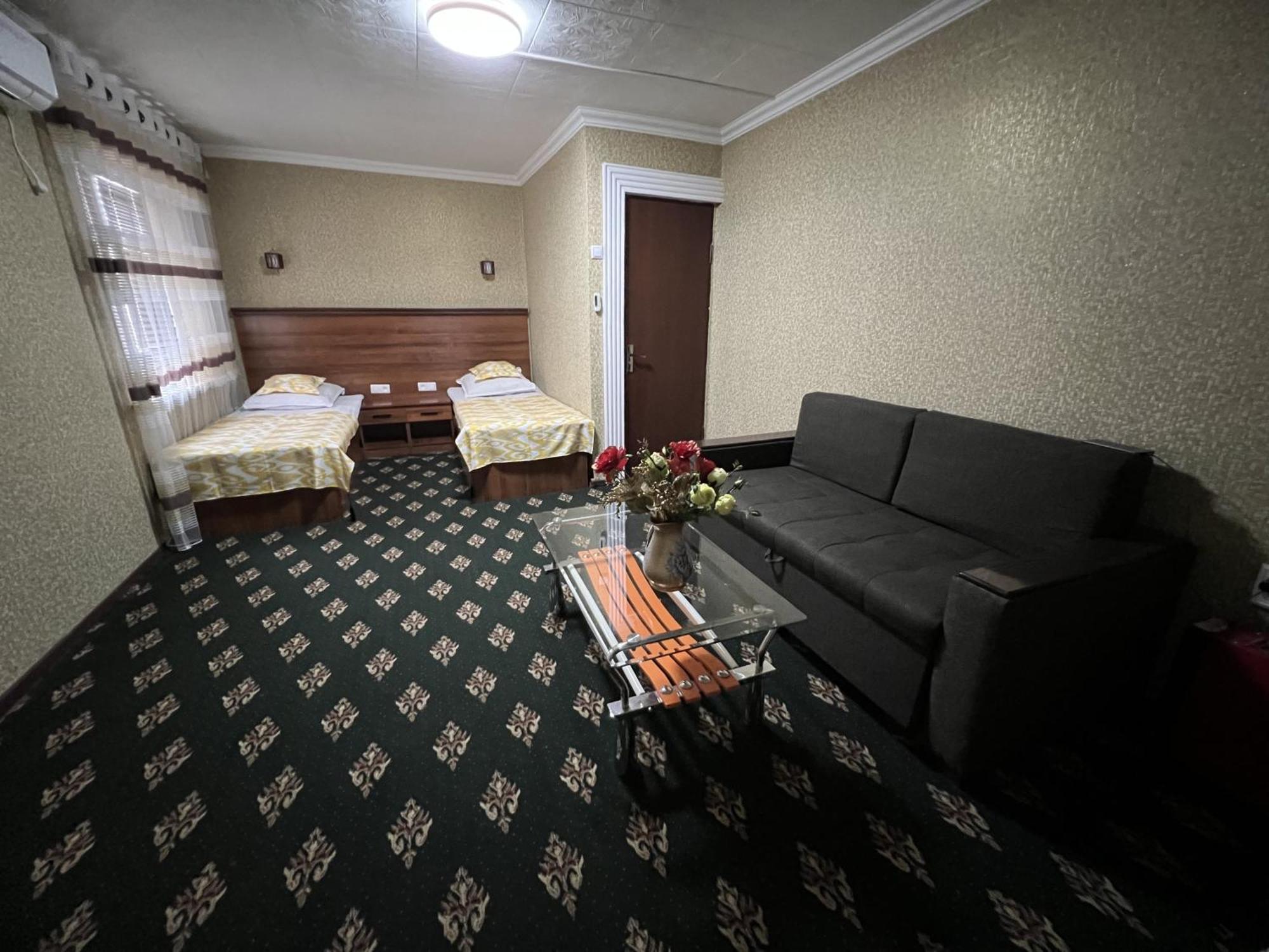 Status House Hotel Fargʻona Buitenkant foto