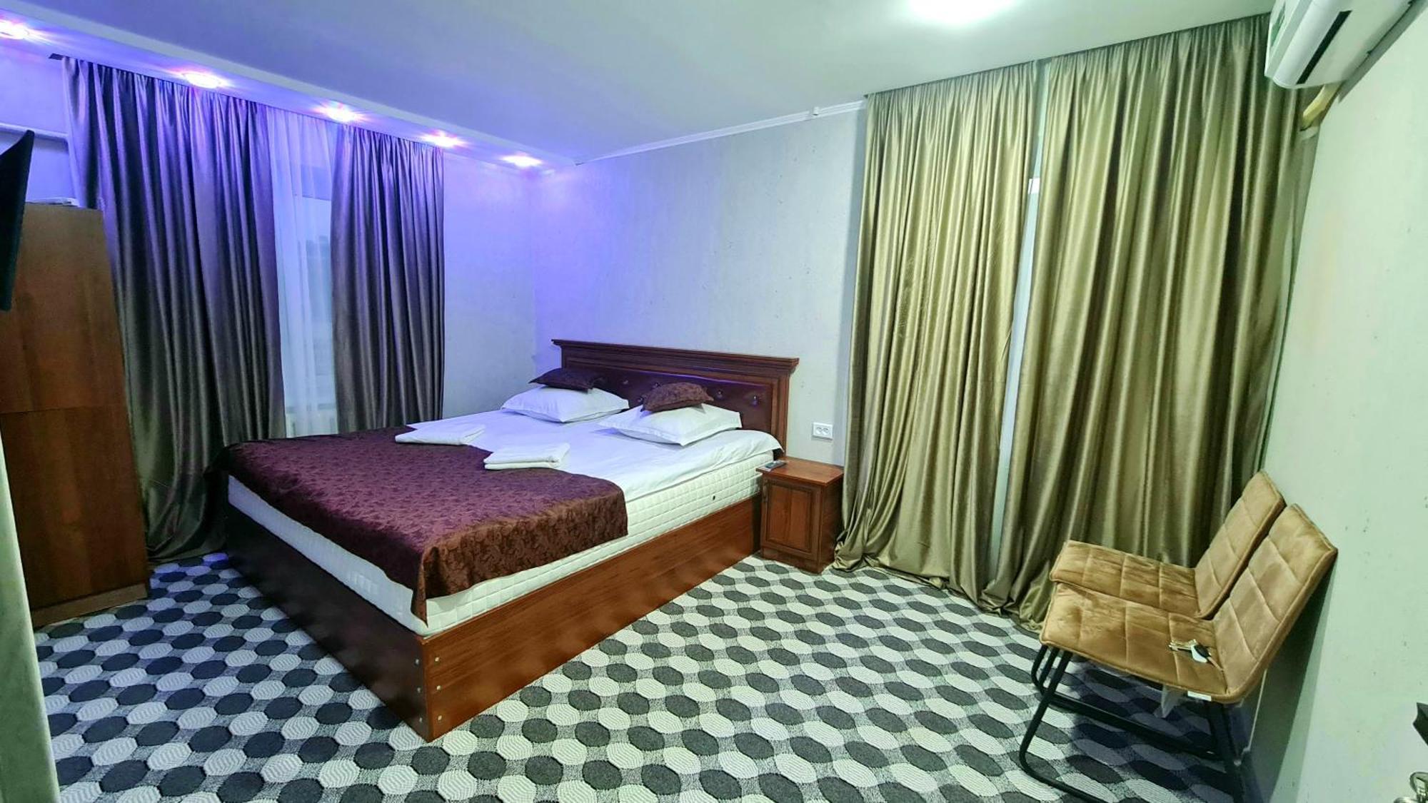 Status House Hotel Fargʻona Buitenkant foto